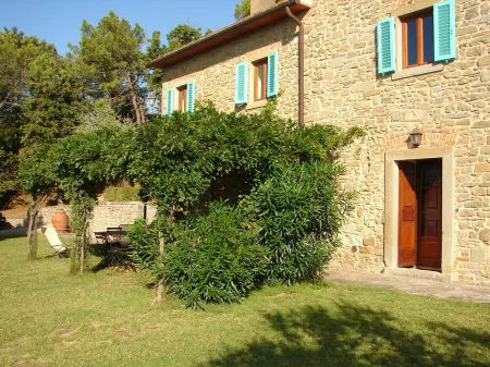 Charming farmhouse  with stunning views and pool between  Florence and Arezzo. Отели в г. Лоро-Чуффенна