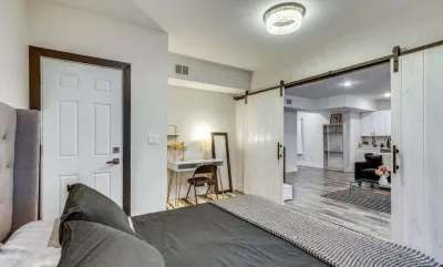 New Luxury 1Bdr Apt. Free Parking & Private Backyard
