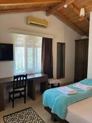 Assos Gül pansiyon فنادق في Balabanli