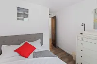 3 Bedroom Retreat Steps from the AC Boardwalk! Unbeatable Location!! Hotels near Absecon Lighthouse