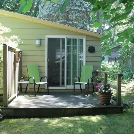 Charming Cottage in Historical Dist with Beautiful Gardens-5 Minute Walk to Town