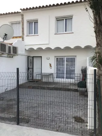 House on port with garden-Mooring possible-Santa Margarida Rosas Отели рядом с достопримечательностью «Aquabrava»