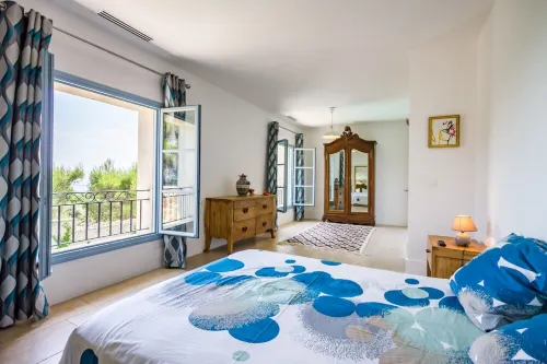 Beautiful stone property with view and heated pool, 6 km from Gordes