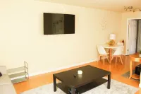 Cozy 2-bedroom condo in fabulous Berkeley next to the marina