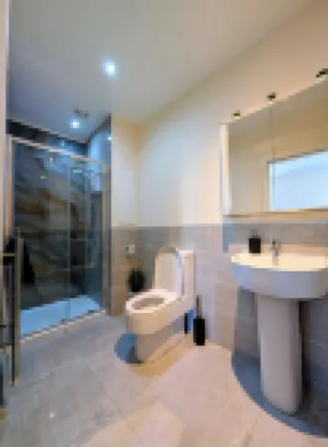 어퍼헤드 로우 아파트먼트