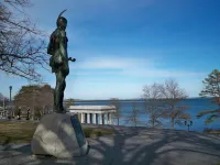 Just Renovated-Spacious 2 Bedroom-Downtown Plymouth-Cozy Get Away