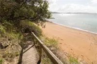 Waterfront Retreat with Inspirational Views Hotels in Russell