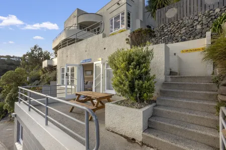 Harbour Studio (Dunedin) Отели рядом с достопримечательностью «Ларнч Касл»