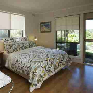 Tara Cottage - pet friendly Rooms