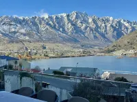 Viscount Lodge with Hot Tub