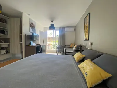 Le CAMASSIA, luxury studio in private residence with swimming pool and beach Các khách sạn ở 