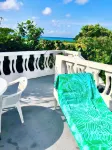 Seaside Jamaica Cottage with Lush Garden,  Hammock, 1 Minute Walk to Beach! Hotels in Duncans