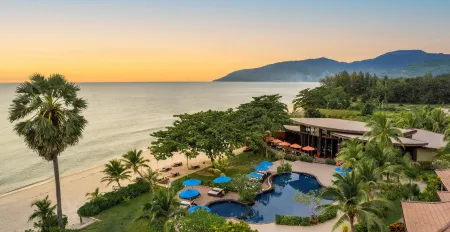 Khanom Beach Resort and Spa Отели в г. Кханом