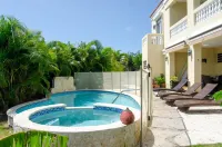 BACK TO BUSINESS Golf Cart,Swimming Pool, generator & Breathless Scenic Views! Candelero Abajo 호텔