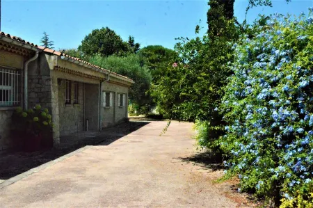 Superb villa in a private residential field - Large pool Отели рядом с достопримечательностью «Plage d'Arène Cros»