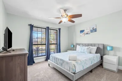 Private Pool Modern Elegant Contemporary Ranch-Style Home, 5 mins to NASA/Kemah