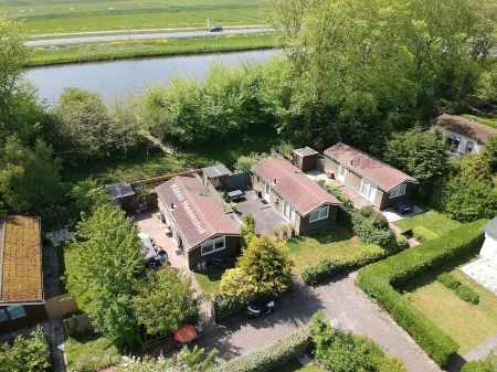 Noord Holland at your feet - Recreation bungalow Klein Heemshof Отели в г. Warmenhuizen