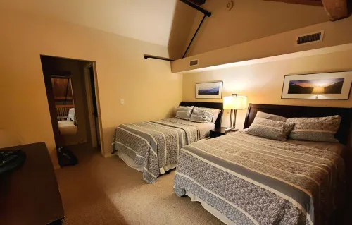Clean and cozy loft! Right at Mountain Inn!