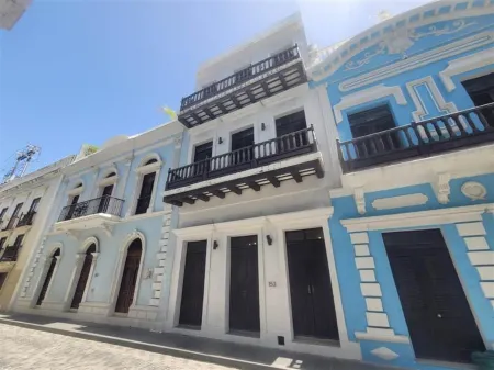 153 Luna by Stay with Bear Отели рядом с достопримечательностью «Городские ворота Ла Пуэрта де Сан-Хуан»