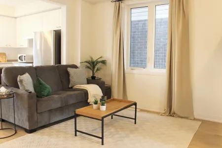 Newly Built 3-bedroom house with WiFi, Parking and AC 15 mins to the Falls Отели в г. Торолд