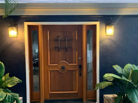 Spacious house with an amazing view of the ocean on a private deck.