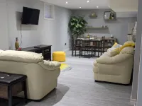 RedDore - 2 Bedroom Cozy Basement Suite