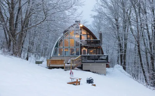 "The Arched Chalet" Stunning Green Mountain views close to Killington and Okemo