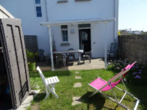 Independent studio + enclosed garden.800 m from Plage du Ster and 5 kms from La Torche