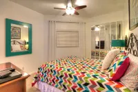 Updated Single Story Comal River Condo with Pool-Walk to Downtown NB