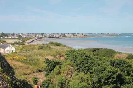 Little  fisherman house 300  meters to the sea... Отели рядом с достопримечательностью «Остров Татиу»