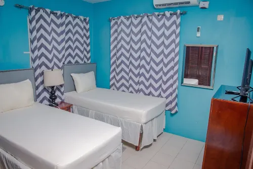 5-Bedroom Retreat Near Beach