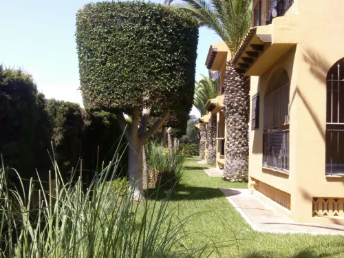 Townhouse with pool 3 'from the beach. Hotels in La Mata