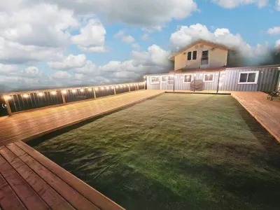 Amazing 5 bedroom, swim spa, river, close to Batawa Ski Hill 포터스 크릭 보호관리지구 주변 호텔