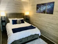 Cozy Hot Tub Cottage!