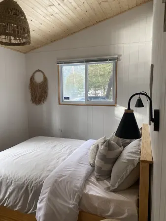 Kennisis Lake Hideaway