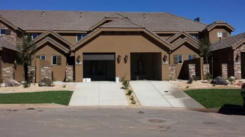 Beautiful Condo close to Zions: Weekly Discount Hotels in Washington