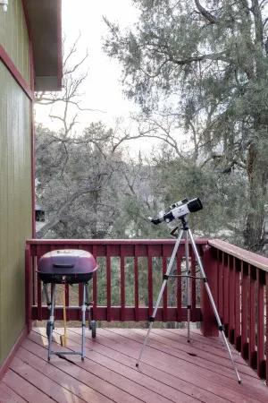 Private Cabin located directly across Park Отели рядом с достопримечательностью «Ridge Route Communities Historical Society and Museum»
