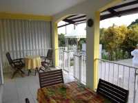 Charming T2 '' Le Colibri '' garden floor with flowers and all comforts in Ste Anne Wifi