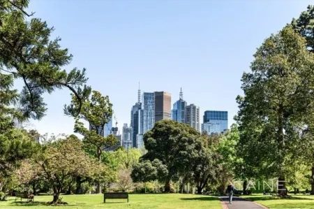East Melbourne -MCG,Rod Laver/John Cain Arena, walk- gorgeous ground floor appt Отели рядом с достопримечательностью «Беррарунг Марр»