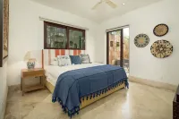 Oceanview luxury villa at Porta Fortuna, Punta Mita - golf cart, pool & jacuzzi Punta Mita Hospital附近的飯店