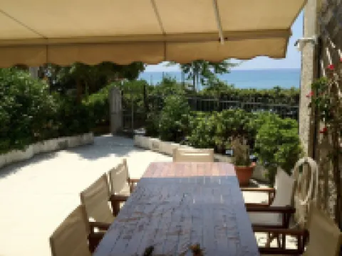 VILLA ONLY 5 METERS FROM THE DIAMOND BEACH (CS)