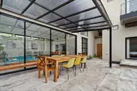 Charming 4-bedroom house with Private pool, Walking distance to the beach.