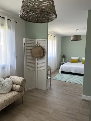 New wooden villa, 5 minutes from the beach Hotels in 