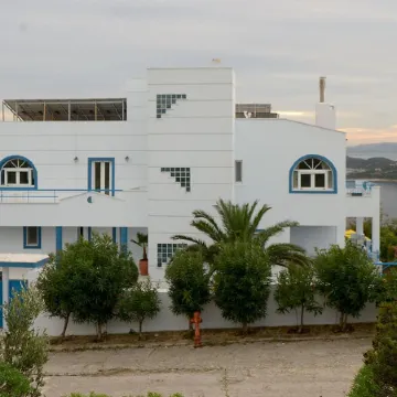 Villa Stella,  swimming pool, by the beach,  close to Athens