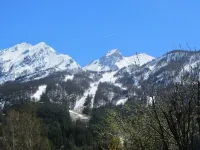 Beautiful duplex T4 on the ground floor near the village center