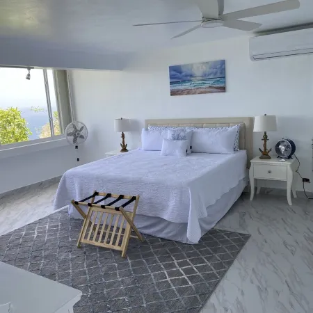 St Thomas Ocean View hide away!