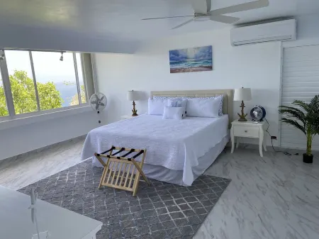 St Thomas Ocean View hide away! Отели рядом с достопримечательностью «Парк Магенс Бэй»