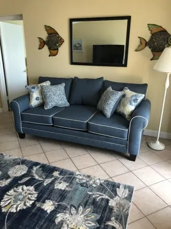 Postcard Views/Paradise Found/Pinnacle Port