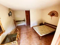Spacious Country House in Condominium Close to Dam فنادق في Ibiuna