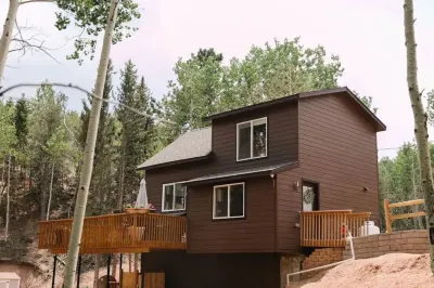Beautiful Winter Getaway Among Aspen and Wildlife